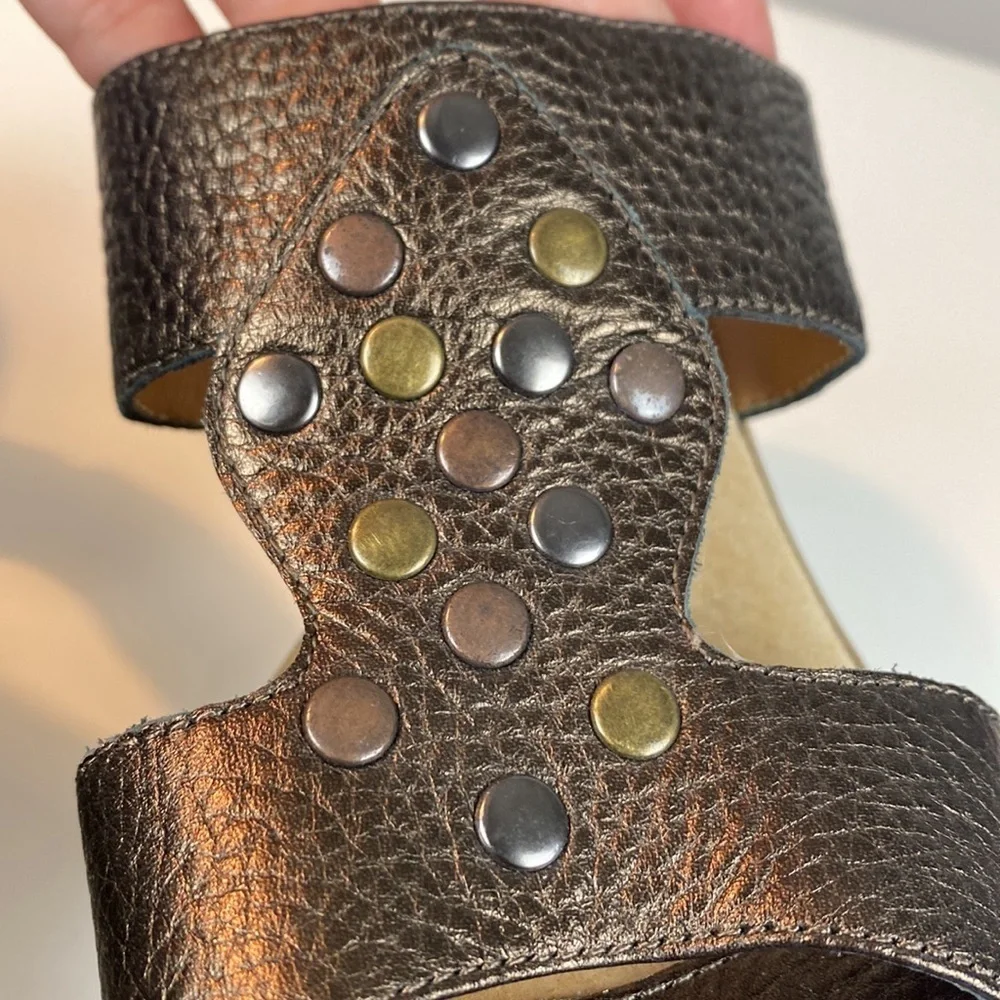 Softspots Bronze Leather Wedge Sandals Size 7.5 W